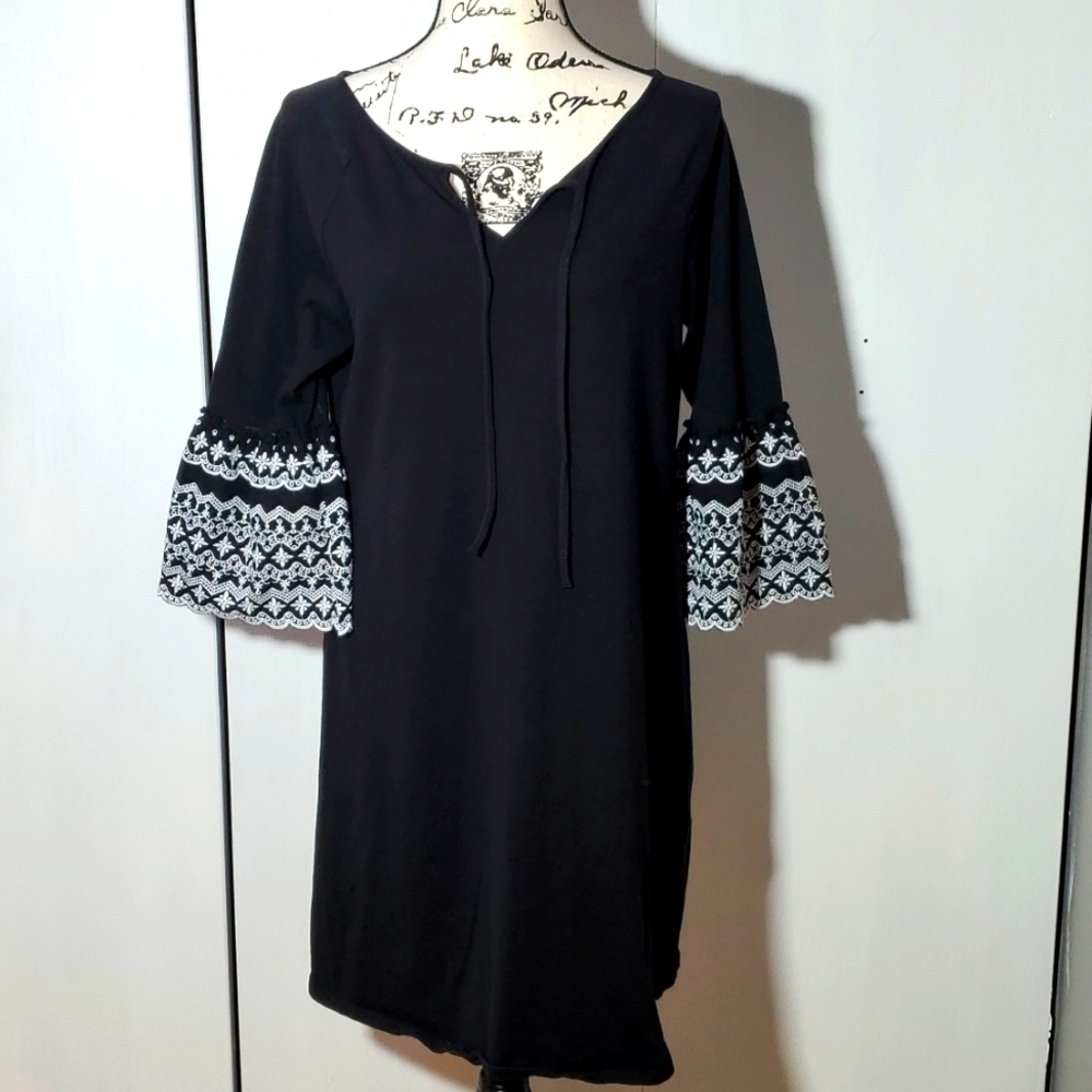 St.Johns Bay| Black/White Dress /Cover Up Beach Embroidered Sleeve Resortwear M